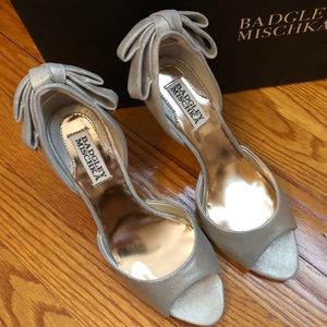 Badgley Mischka pump